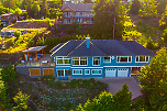 987 Seaview Place